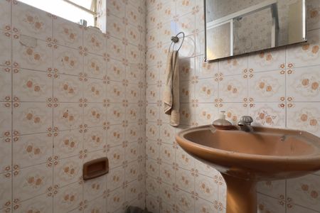 Banheiro de serviço de casa à venda com 5 quartos, 163m² em Jardim Paraventi, Guarulhos