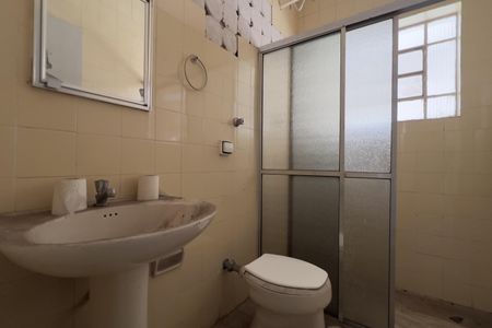 Casa à venda com 163m², 5 quartos e 2 vagas Casa à venda com 163m², 5 quartos e 2 vagasBanheiro social