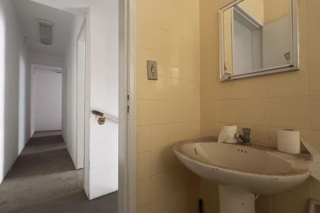 Casa à venda com 163m², 5 quartos e 2 vagas Casa à venda com 163m², 5 quartos e 2 vagasBanheiro social
