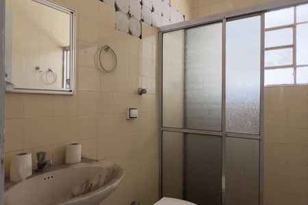 Casa à venda com 163m², 5 quartos e 2 vagas Casa à venda com 163m², 5 quartos e 2 vagasBanheiro social