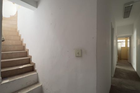 Casa à venda com 163m², 5 quartos e 2 vagas Casa à venda com 163m², 5 quartos e 2 vagasCorredor