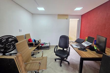 Casa para alugar com 194m², 2 quartos e 2 vagas Casa para alugar com 194m², 2 quartos e 2 vagasEscritório