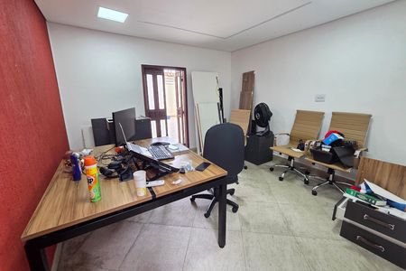 Casa para alugar com 194m², 2 quartos e 2 vagas Casa para alugar com 194m², 2 quartos e 2 vagasEscritório