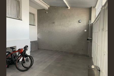 Casa à venda com 3 quartos, 202m² em Campo Grande, São Paulo