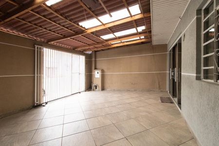 Casa à venda com 160m², 4 quartos e 1 vaga Casa à venda com 160m², 4 quartos e 1 vagaGaragem