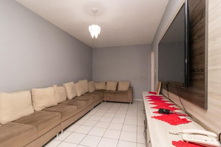 Casa à venda com 160m², 4 quartos e 1 vaga Casa à venda com 160m², 4 quartos e 1 vagaSala