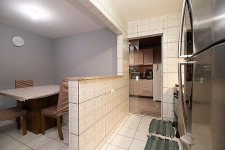 Casa à venda com 160m², 4 quartos e 1 vaga Casa à venda com 160m², 4 quartos e 1 vagaCozinha - Armários