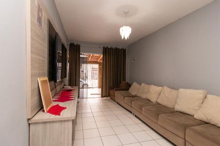 Sala de casa à venda com 4 quartos, 160m² em Sítio Cercado, Curitiba