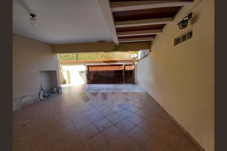 Casa à venda com 230m², 4 quartos e 6 vagas
