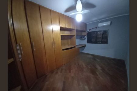 Casa à venda com 230m², 4 quartos e 6 vagas