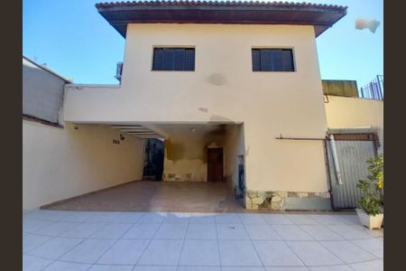 Casa à venda com 230m², 4 quartos e 6 vagas