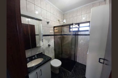 Casa à venda com 230m², 4 quartos e 6 vagas