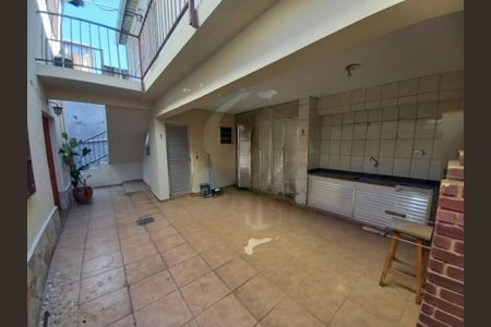 Casa à venda com 230m², 4 quartos e 6 vagas