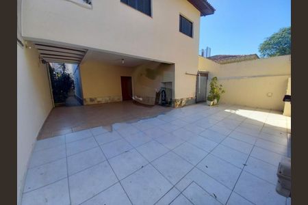 Casa à venda com 230m², 4 quartos e 6 vagas