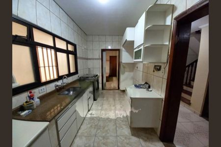 Casa à venda com 230m², 4 quartos e 6 vagas