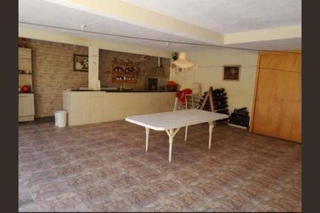 Casa à venda com 3 quartos, 250m² em Jardim Pedreira, São Paulo