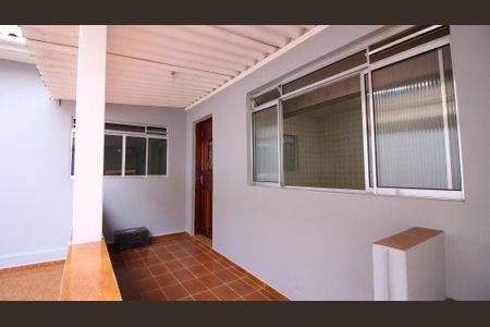 Casa para alugar com 105m², 2 quartos e 4 vagas Casa para alugar com 105m², 2 quartos e 4 vagasEntrada