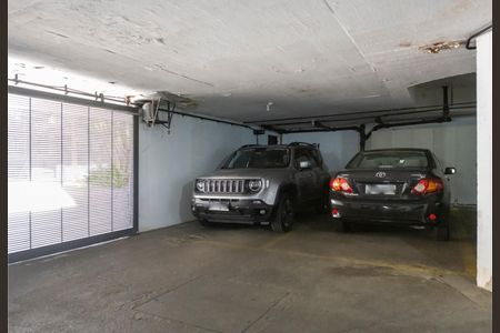 Apartamento à venda com 244m², 3 quartos e 2 vagas Apartamento à venda com 244m², 3 quartos e 2 vagasGaragem