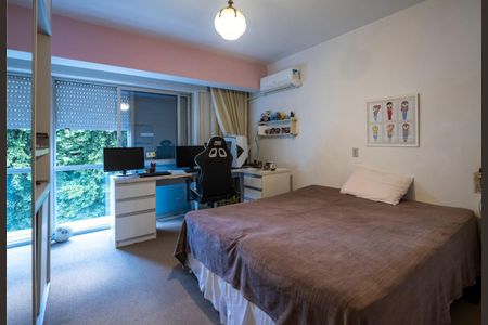 Apartamento à venda com 244m², 3 quartos e 2 vagas Apartamento à venda com 244m², 3 quartos e 2 vagasQuarto