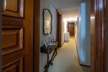 Corredor de apartamento à venda com 4 quartos, 244m² em Floresta, Porto Alegre