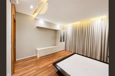 Casa à venda com 640m², 5 quartos e 6 vagas