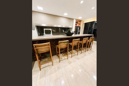 Casa à venda com 640m², 5 quartos e 6 vagas