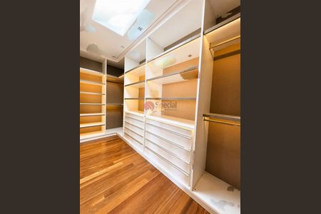 Casa à venda com 640m², 5 quartos e 6 vagas