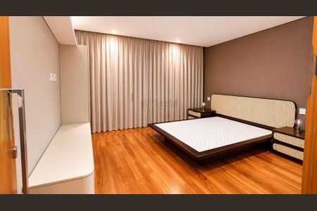 Casa à venda com 5 quartos, 640m² em Centro Comercial Jubran, Barueri
