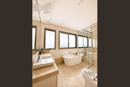Casa à venda com 640m², 5 quartos e 6 vagas