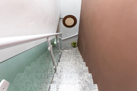 Casa de condomínio à venda com 72m², 2 quartos e 1 vaga Casa de condomínio à venda com 72m², 2 quartos e 1 vagaEscada