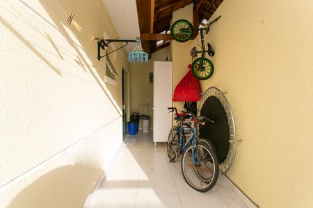 Casa de condomínio à venda com 72m², 2 quartos e 1 vaga Casa de condomínio à venda com 72m², 2 quartos e 1 vagaÁrea de Serviço
