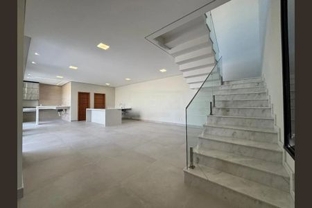 Casa à venda com 264m², 4 quartos e 4 vagas