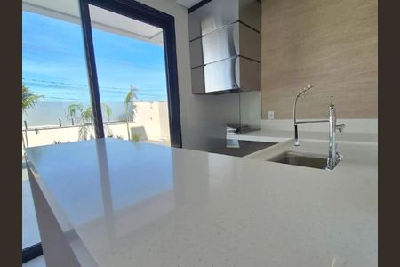 Casa à venda com 264m², 4 quartos e 4 vagas