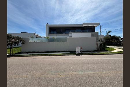 Casa à venda com 264m², 4 quartos e 4 vagas