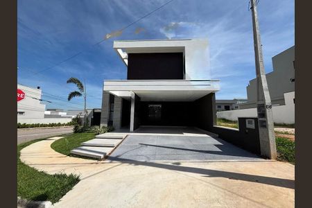 Casa à venda com 264m², 4 quartos e 4 vagas