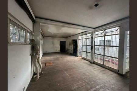 Casa à venda com 243m², 3 quartos e sem vaga