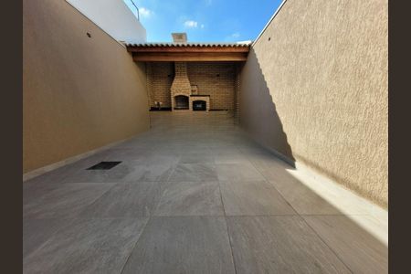 Casa à venda com 130m², 3 quartos e 2 vagas