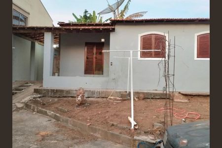 Casa à venda com 121m², 2 quartos e 4 vagas