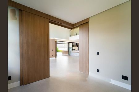 Casa à venda com 325m², 4 quartos e 4 vagas