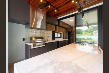 Casa à venda com 325m², 4 quartos e 4 vagas