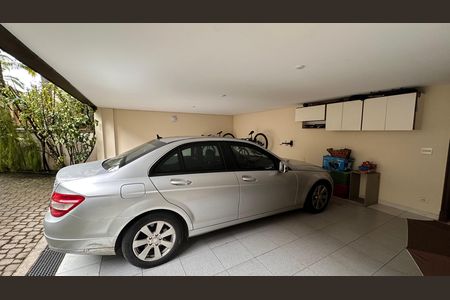 Casa de condomínio para alugar com 458m², 4 quartos e 5 vagas