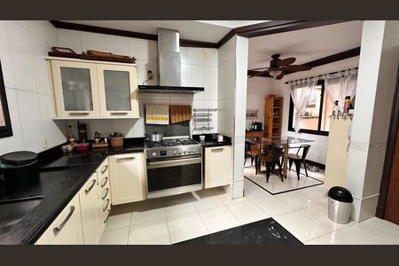 Casa de condomínio para alugar com 458m², 4 quartos e 5 vagas