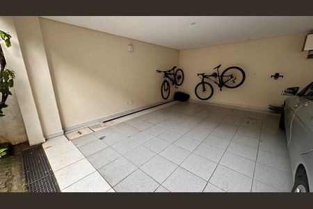 Casa de condomínio para alugar com 458m², 4 quartos e 5 vagas
