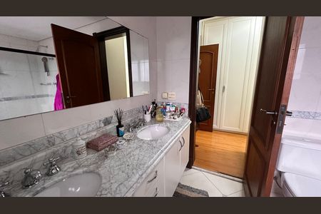 Casa de condomínio para alugar com 458m², 4 quartos e 5 vagas
