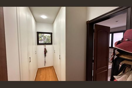Casa de condomínio para alugar com 458m², 4 quartos e 5 vagas