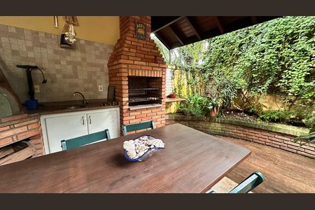 Casa de condomínio para alugar com 458m², 4 quartos e 5 vagas