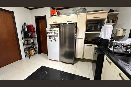 Casa de condomínio para alugar com 458m², 4 quartos e 5 vagas