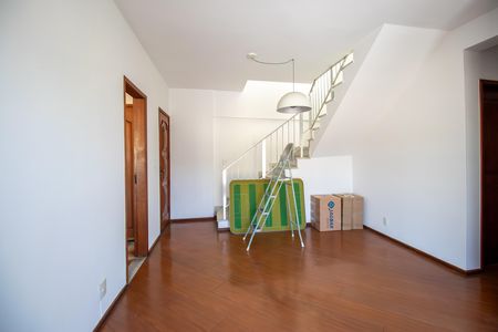 Sala de apartamento para alugar com 5 quartos, 140m² em Irajá, Rio de Janeiro