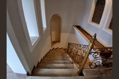 Escada de casa para alugar com 4 quartos, 367m² em Jardim Sao Caetano, São Caetano do Sul