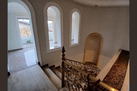 Casa à venda com 367m², 4 quartos e 2 vagasEscada